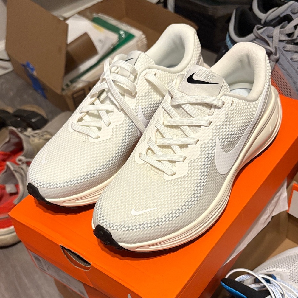 Nike Off-White Sneakers (Revolution 8 W 7.5)